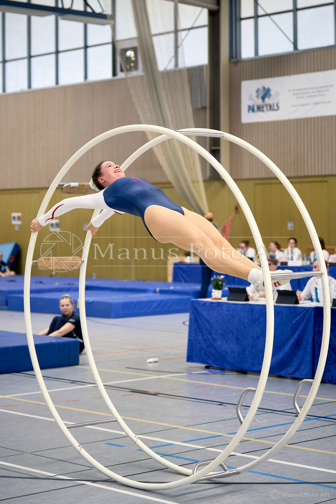 B-DSC00452 | Professionelle Sportfotografie in Hamburg, Schleswig-Holstein und Niedersachsen – spezialisiert auf Rhönrad, Geräteturnen, Leistungsturnen und rhythmische Sportgymnastik. Bundesweite Begleitung von Rhönrad-Events. Jetzt Sport-Fotos - Realisiert mit Pictrs.com