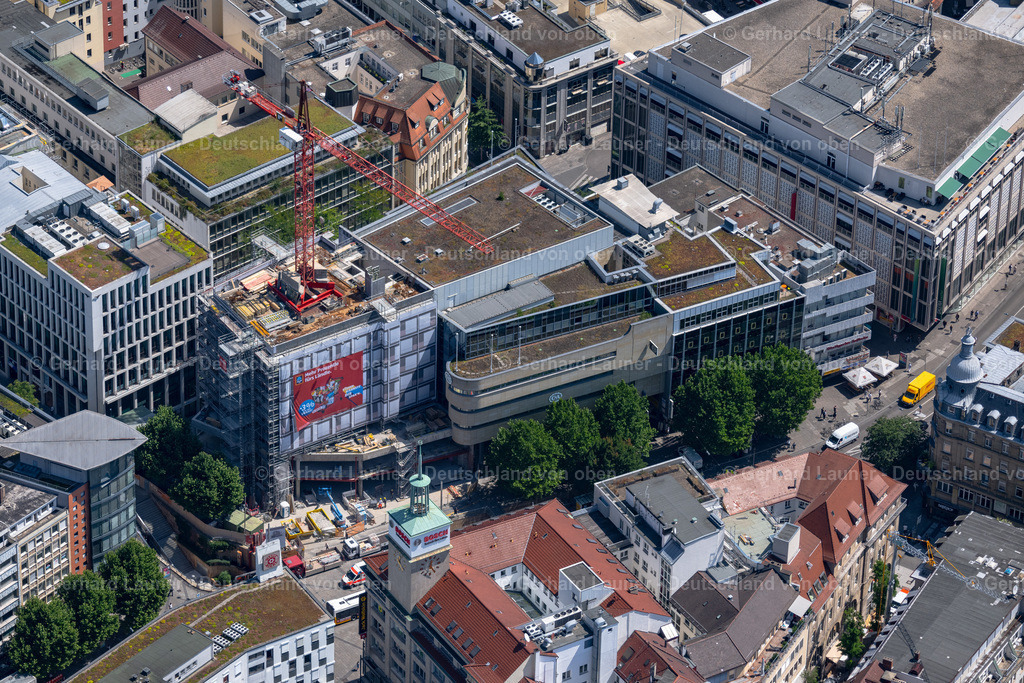 4034779 | STUTTGART 22.07.2020 Baustelle zum Umbau und zur Modernisierung und Sanierung eines Büro- und Geschäftshauses an der Königstraße in Stuttgart im Bundesland Baden-Württemberg, Deutschland. Weiterführende Informationen bei: Mack Gerüsttechnik GmbH,  STINAG Stuttgart Invest AG. // Construction site for reconstruction and modernization and renovation of an office and commercial building on Koenigstrasse in Stuttgart in the state Baden-Wurttemberg, Germany. Further information at: Mack Geruesttechnik GmbH,  STINAG Stuttgart Invest AG. Foto: Gerhard Launer
