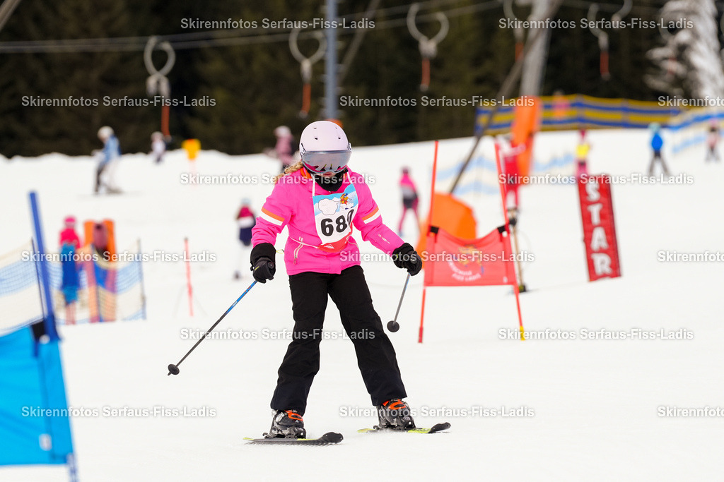 SRF_02.01.2026_0218 | Skirennfotos,Serfaus,Fiss,Ladis,Kinderskirennen,Winter,Tirol,Oberland,skirace,SFL,feelfree,weil wir's genießen,ski,Ski,skifahren,Sonnenplateau, - Realisiert mit Pictrs.com