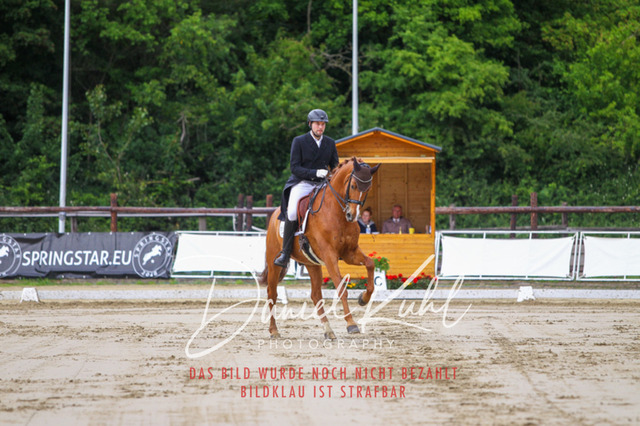 DKP47885 | Turnierfotos kaufen im Webshop von Daniel Kuhl Photography – entdecke professionelle Reitsportfotos aus Turnieren & Events. Hochwertige Turnierbilder online bestellen & sichern. Jetzt Fotos von Reitsportturnieren kaufen!