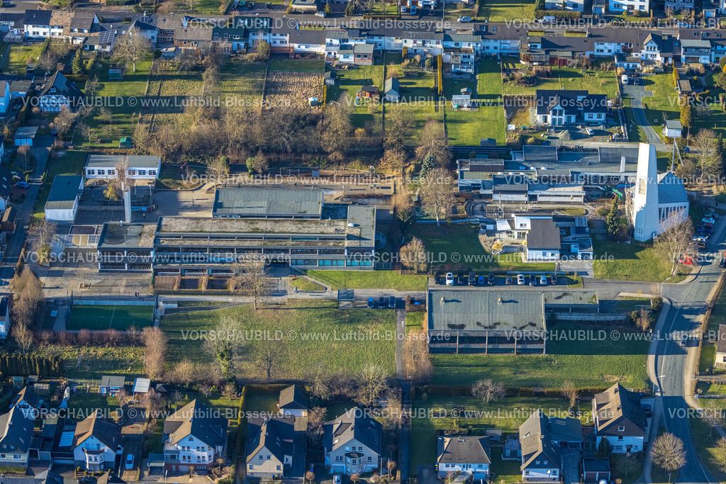 Meschede230206041 | Luftbild, Mariengrundschule, evang. Johanneskindergarten und Kirche, Meschede-Stadt, Meschede, Sauerland, Nordrhein-Westfalen, Deutschland