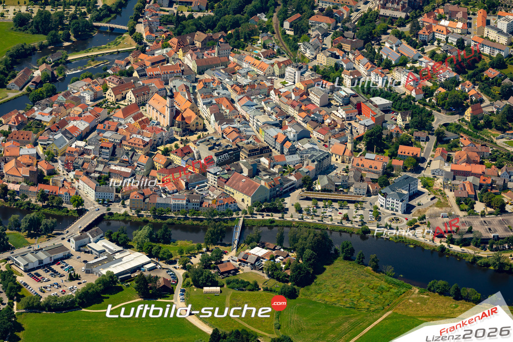 Das Luftbild der Stadt Cham wurde 2022 vom Flugzeug heraus erstellt (keine Drohnen-Aufnahmen) Aufnahmehöhe ca.450 Meter- hohe Bildauflösung und Druck-Qualität. Garantiert!