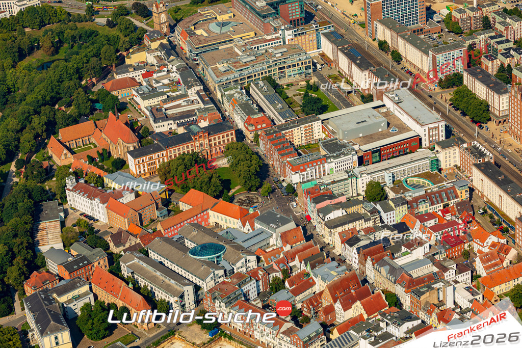 Luftbild Vs Google Maps  Universitäts Platz  Rostock -Das Luftbild wurde 2025 vom UL-Flugzeug heraus erstellt ( keine Drohnenluftbilder ) - Hochauflösende Luftaufnahme -Nicht vergleichbar mit Google Maps oder Satelittenbilder- Die Geschenkidee !Mit Lizenz und Bildrechte bestellbar