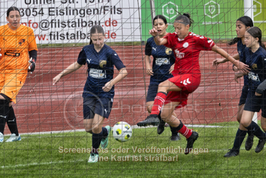 20251004_163345_0351-Bearbeitet | #,1.FC Donzdorf (rot) vs. ASV Spartania Eislingen (blau), Fussball, B-Juniorinnen-Verbandsstaffel Nord, wfv, 03. Spieltag, Saison 2025/2026, Rasenplatz, Lautertal Stadion, Süßener Straße 16, 73072 Donzdorf, 04.10.2025 - 16:00 Uhr,Foto: PhotoPeet-Sportfotografie/Peter Harich