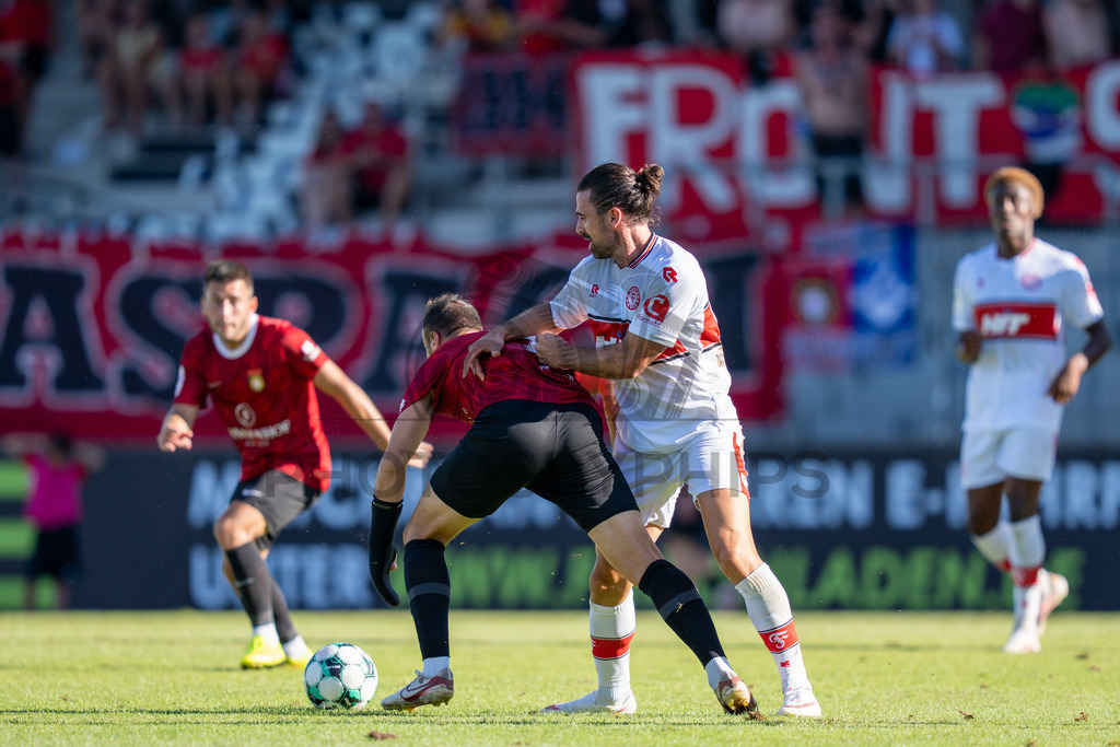 SG Sonnenhof Großaspach vs. Fortuna Köln, Fussball, 3. Liga, 1. Spieltag, 08.08.2026 | Fabian Eisele (SG Sonnenhof Großaspach, #23) im Zweikampf mit David Haider (Fortuna Köln, #15),SG Sonnenhof Großaspach vs. Fortuna Köln, Fussball, 3. Liga, 1. Spieltag, 08.08.2026,DFB regulations prohibit any use of photographs as image sequences and/or quasi-video