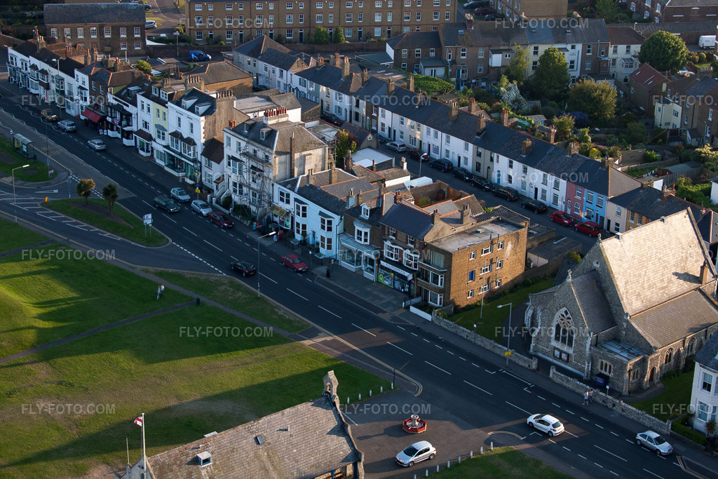 Aerial view: View of the town in Deal in the state England, Great Britain. – Photo: IMG_50877.jpg taken on 05/27/2012 by Werner Riehm/FLY-FOTO.com – Resolution of the original: 4752 x 3168 px