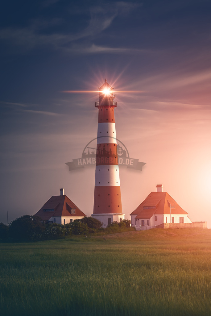 Leuchtturm Westerhever Sunset_hochkant | Exklusive Hamburg collagen, tolle Segelbilder und viele weitere tolle Motive auf Leinwand, Poster, Alu-Dibond, u.v.m. findet Ihr bei uns auf hamburgbild.de. Findet Euer Wandbild für Euer Zuhause, Büro oder die  Praxis…. - Realisiert mit Pictrs.com