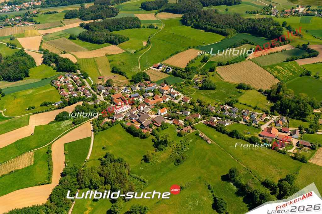Das Luftbild zeigt : Pötzmes Attenhofen - Die Luftaufnahme wurde 2024 vom UL-Flugzeug aus erstellt ( keine Drohne ) - Hochauflösende Luftaufnahme - Für grossformatige Ausdrucke geeignet. Die Geschenkidee !Mit Lizenz und Bildrechte bestellbar