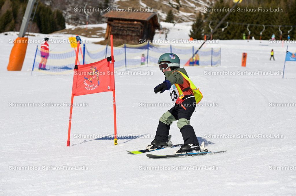 SRF_27.02.2026_497 | Skirennfotos,Serfaus,Fiss,Ladis,Kinderskirennen,Winter,Tirol,Oberland,skirace,SFL,feelfree,weil wir's genießen,ski,Ski,skifahren,Sonnenplateau, - Realisiert mit Pictrs.com