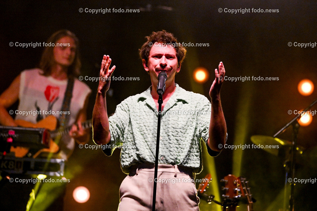 Posthof_ Julian le Play_ Open Air Konzert_ 25.08.2023-3 | 25.08.2023, Linz, AUT, Posthof, Open Air Konzert, im Bild Julian le Play (oesterreichischer Pop-Saenger, Songwriter), Rauschen Tour