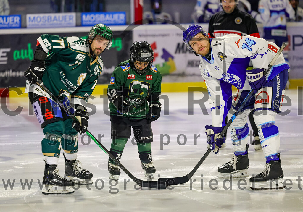 2026-01-23_016_TSV_Erding_gegen_SC_Riessersee | Erding, Deutschland, 23.01.2026:Eishockey, Oberliga Süd 2025 / 2026, 40. Spieltag, TSV Erding gegen SC Riessersee, Endergebnis: 6:5 n.V.Philipp Michl (Erding Gladiators, #77), Jesse Roach (SC Riessersee, #74)Foto: Christian Riedel / fotografie-riedel.net