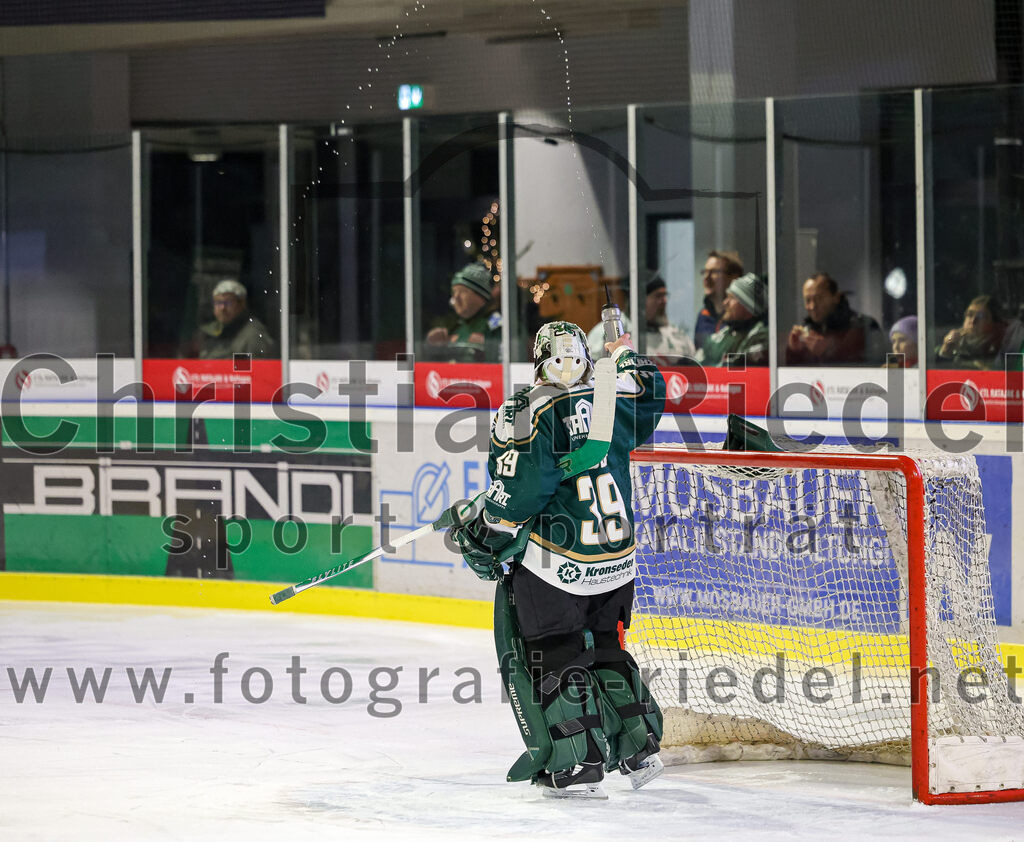 2025-12-14_046_TSV_Erding_gegen_ECDC_Memmingen_Indians | Erding, Deutschland, 14.12.2025:Eishockey, Oberliga Süd 2025 / 2026, 26. Spieltag, TSV Erding gegen ECDC Memmingen Indians, Endergebnis: 1:2Foto: Christian Riedel / fotografie-riedel.net