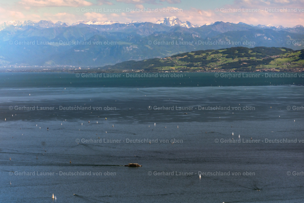 4032006 | ROMANSHORN 12.06.2020 Uferbereiche am Seegebiet des Bodesee mit Alpen im Hintergrund in Romanshorn am Bodensee im Kanton Thurgau, Schweiz. Weiterführende Informationen bei: Internationale Bodensee Tourismus GmbH. // Riparian areas on the lake area of Bodesee with Alpen in background in Romanshorn at Bodensee in the canton Thurgau, Switzerland. Further information at: Internationale Bodensee Tourismus GmbH. Foto: Gerhard Launer