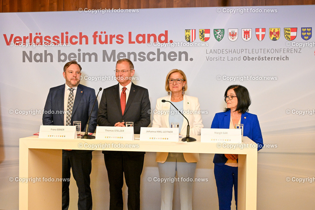 Pressekonferenz Land Ooe_ Oberoesterreich uebernimmt den Vorsitz in der Landeshauptleute-Konferenz_ 03.07.2024-41 | 03.07.2024, Linz, AUT, Pressekonferenz Land Ooe, Oberoesterreich uebernimmt den Vorsitz in der Landeshauptleute-Konferenz, im Bild Franz Ebner (VP, Praesident des Bundesrates), Thomas Stelzer (VP, Landeshauptmann Oberoesterreich), Johanna Mikl-Leitner (VP, Landeshauptfrau Niederoesterreich), Margit Goell (VP, Mitglied des Bundesrates)