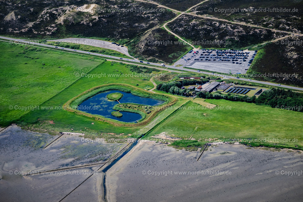 Sylt_Kampen_Kläranlage_ELS_1095210625_Kopie | KAMPEN (SYLT) 13.06.2025 Klärwerks- Becken und Reinigungsstufen zur Abwasserbehandlung in Kampen (Sylt) auf der Insel Sylt im Bundesland Schleswig-Holstein, Deutschland. // Sewage works Basin and purification steps for waste water treatment in Kampen (Sylt) at the island Sylt in the state Schleswig-Holstein, Germany. Foto: Martin Elsen