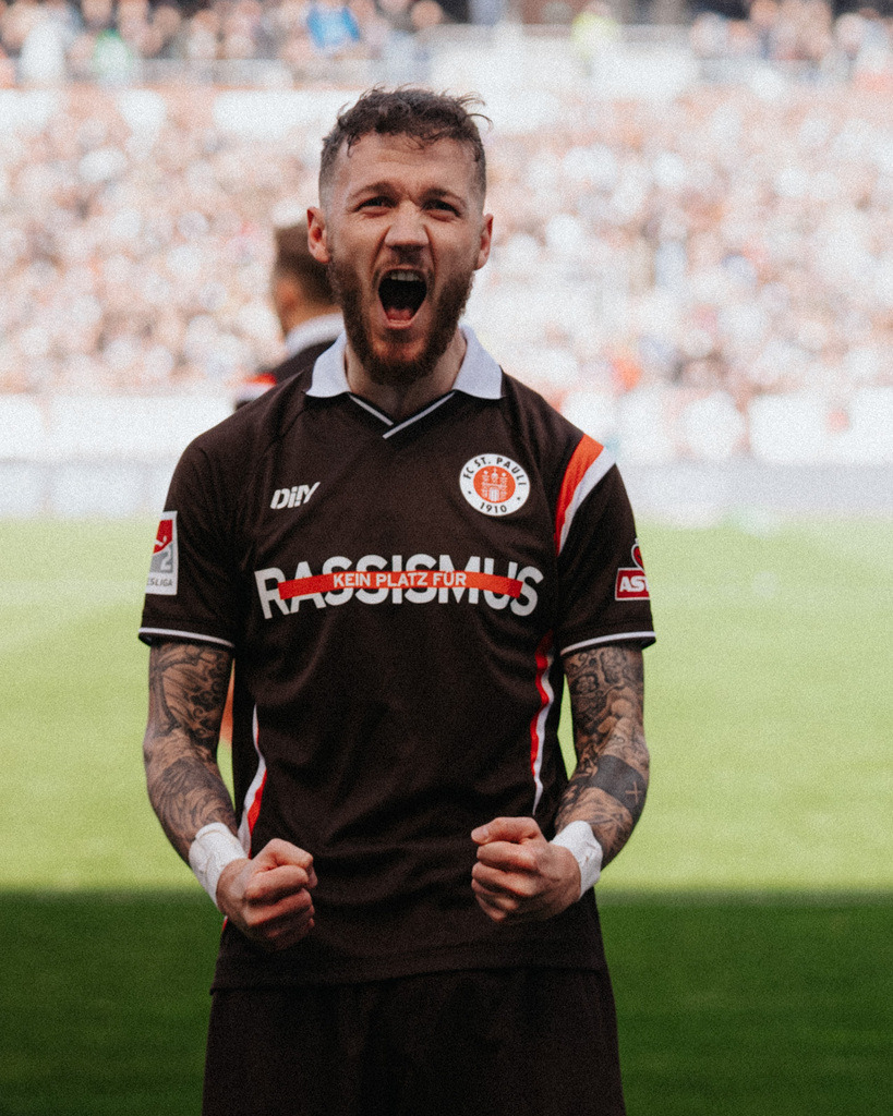DSC05549 (2) | Der offizielle Shop für FC St. Pauli Fotos. Wähle aus Spielszenen & Fanmomenten dein FCSP Wunschformat. Wir liefern Millerntor-Atmosphäre.