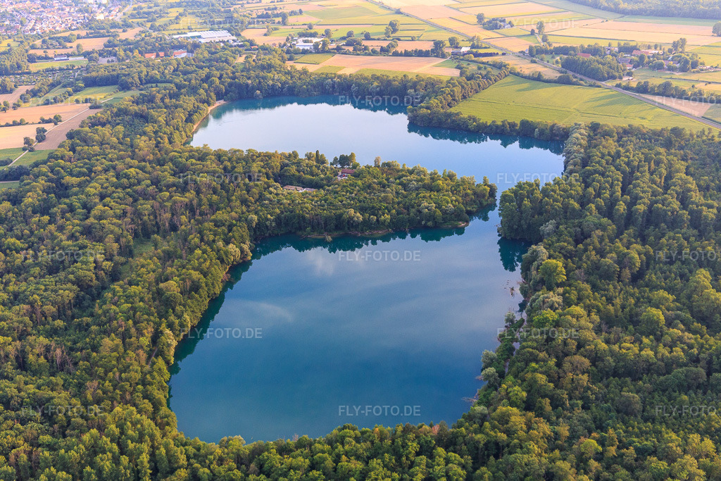 Luftbild: Baggersee Grötzingen im Ortsteil Grötzingen in Karlsruhe im Bundesland Baden-Württemberg in Deutschland. Foto: IMG_109110.jpg vom 19.07.2018 durch Werner Riehm/FLY-FOTO.de