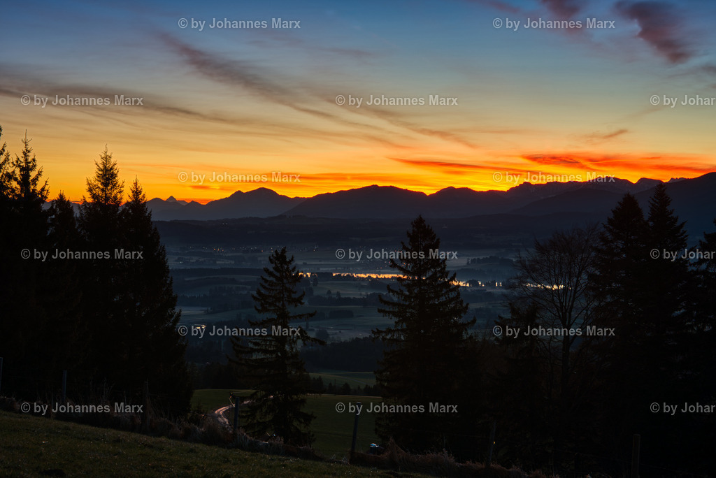 Feuerhimmel zum Jahresbeginn | Professionelle Landschaftsfotografie, Inneneinrichtung, Kunst für Ihre Wohnung, Kanzlei, Praxis oder als Geschenk. Aussuchen und einfach liefern lassen. Raumgestaltungsberatung auf Anfrage. - Realisiert mit Pictrs.com