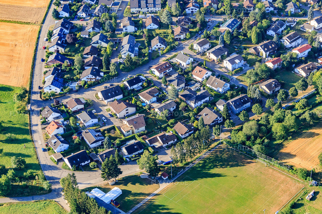 Luftbild: Esslinger Straße im Ortsteil Grünwettersbach in Karlsruhe im Bundesland Baden-Württemberg in Deutschland.Foto: IMG_083959.jpg vom 26.07.2015 durch Werner Riehm/FLY-FOTO.deAuflösung des Originals: 5472 x 3648 px