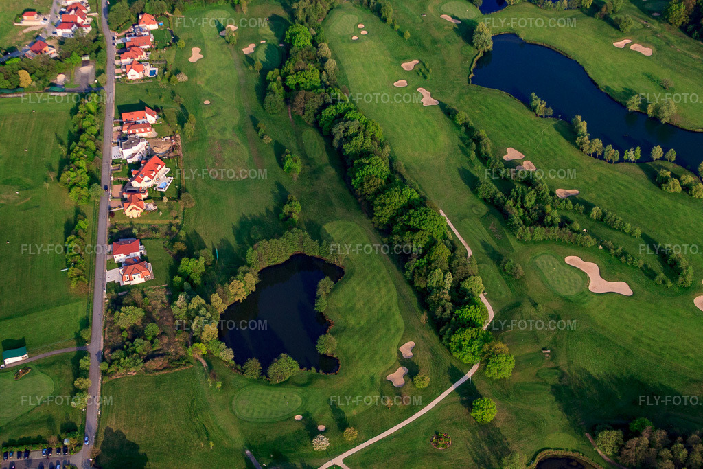 Aerial view: Ponds and greens at the Baden-Baden Golf Club Soufflenheim in Soufflenheim in the state Bas-Rhin, France. – Photo: IMG_39509.jpg taken on 04/14/2011 by Werner Riehm/FLY-FOTO.com – Resolution of the original: 4752 x 3168 px