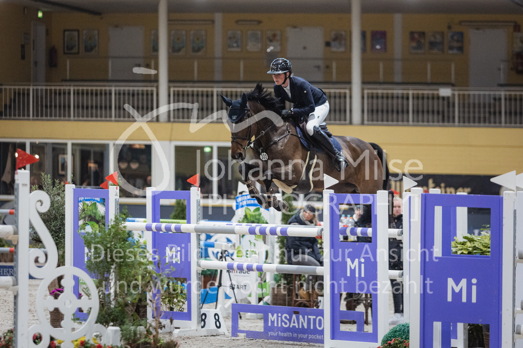 230211_Warstein_M2-Spr-221 | Deine schönsten Turniermomente als professionelle Fotos! Entdecke hochwertige Pferdesport-Fotografie im Online-Shop. Jetzt Fotos finden & bestellen!