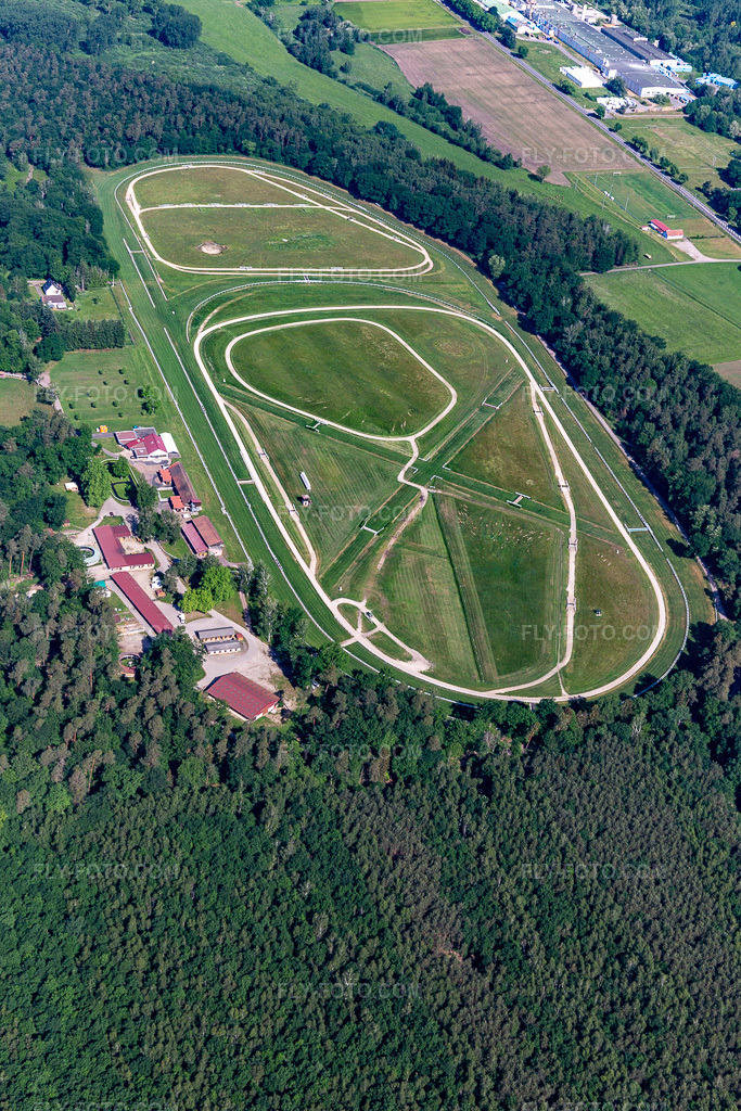 Aerial view: Hippodrome de la hardt Soc Races De Wissembourg in the district Altenstadt in Wissembourg in the state Bas-Rhin, France.Photo: IMG_131742.jpg taken on 05/22/2022 by Werner Riehm/FLY-FOTO.comResolution of the original: 3648 x 5472 pxAccueil