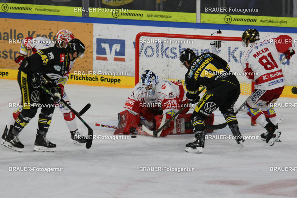 02.11.2025: DEL2  Krefeld Pinguine - Eispiraten Crimmitschau | Krefeld, Deutschland, 02.11.2025: Jon Matsumoto (Krefeld Pinguine) in Aktion während des DEL2-Spiels zwischen Krefeld Pinguine - Eispiraten Crimmitschau am 02.11. 2025 in der Yayla-Arena in Krefeld, Deutschland. (Foto Ralph Görtz / Brauer-Fotoagentur)