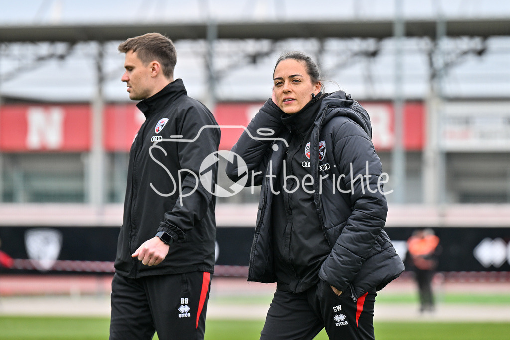 FC Ingolstadt - SSV Ulm 1846 Fussball  | INGOLSTADT, GERMANY - 25. MAERZ: im Bild Sabrina WITTMANN Trainerin FC Ingolstadt vor dem Testspiel zwischen dem FC Ingolstadt und dem SSV Ulm 1846 Fussball auf Platz 4 am Audi Sportpark