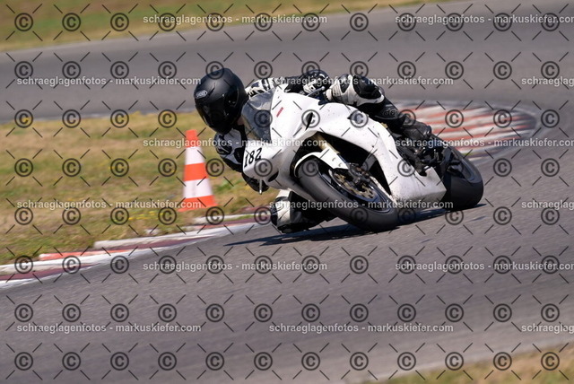 26bt04-1622 | markuskiefer.com - Realisiert mit Pictrs.com