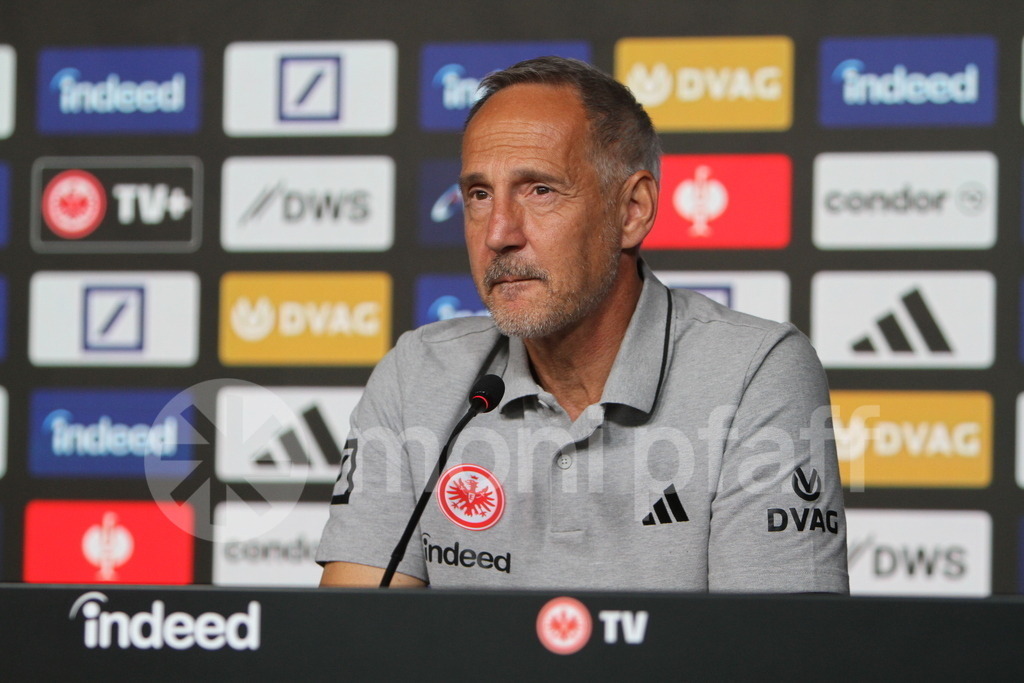 Eintracht Frankfurt Trainer Adi Hütter | Online-Shop | monipfaff.de - Realisiert mit Pictrs.com