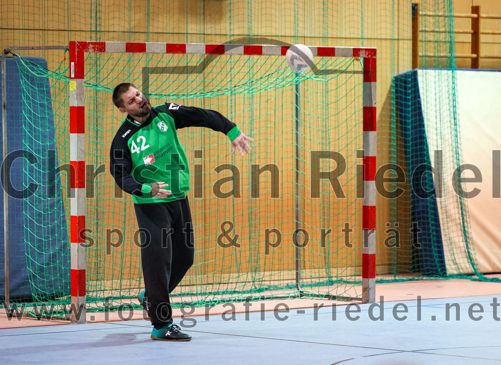 2022-10-01_052_SpVgg_Altenerding_II_gegen_TSV_Taufkirchen-Vils | Erding, Deutschland, 01.10.2022:
Handball, Bezirksklasse Männer 2022 / 2023, 1. Spieltag, SpVgg Altenerding II gegen TSV Taufkirchen/Vils, Endergebnis: 21:32

Florian Lehner (TSV Taufkirchen/Vils, #42)

Foto: Christian Riedel / fotografie-riedel.net