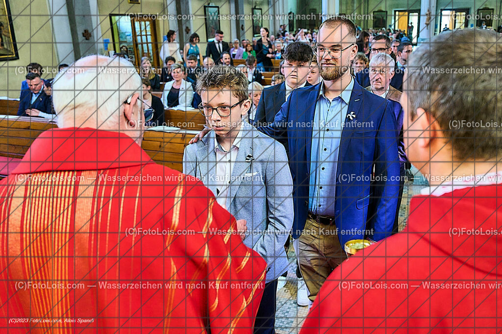 ALP2462_Pfarrfirmung Wieselburg_Sakrament der Firmung | (C)FotoLois.com, Alois Spandl, Pfarrfirmung in Wieselburg mit Firmspender Eduard Gruber (ehemaliger Generalvikar der Diözese St. Pölten), Sa 3. Juni 2023.