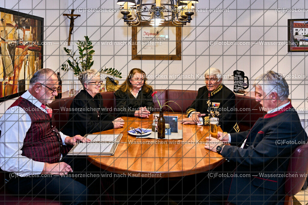ALP3927_Jeanne de Ferrette_Stammtisch | (C)FotoLois.com, Alois Spandl, 700stes Hochzeitsjubiläum - Albrecht II. mit Johanna von Pfirt in Thann (FR) im März 2024. Empfang des Organistionskommitees aus der Region Ferrette (Pfirt)/Thann aus dem Elsass mit Empfang durch die Stadtgemeinde und Bezirkshauptmannschaft Scheibbs im Schloss Scheibbs und anschließender Kranzniederlegung in der Kartausenkirche über der Krypta des Gründerehepaares durch Mitglieder des Templer Ordens im Beisein von Mitgliedern der Goldhaubengruppen, Fr 22. September 2023.