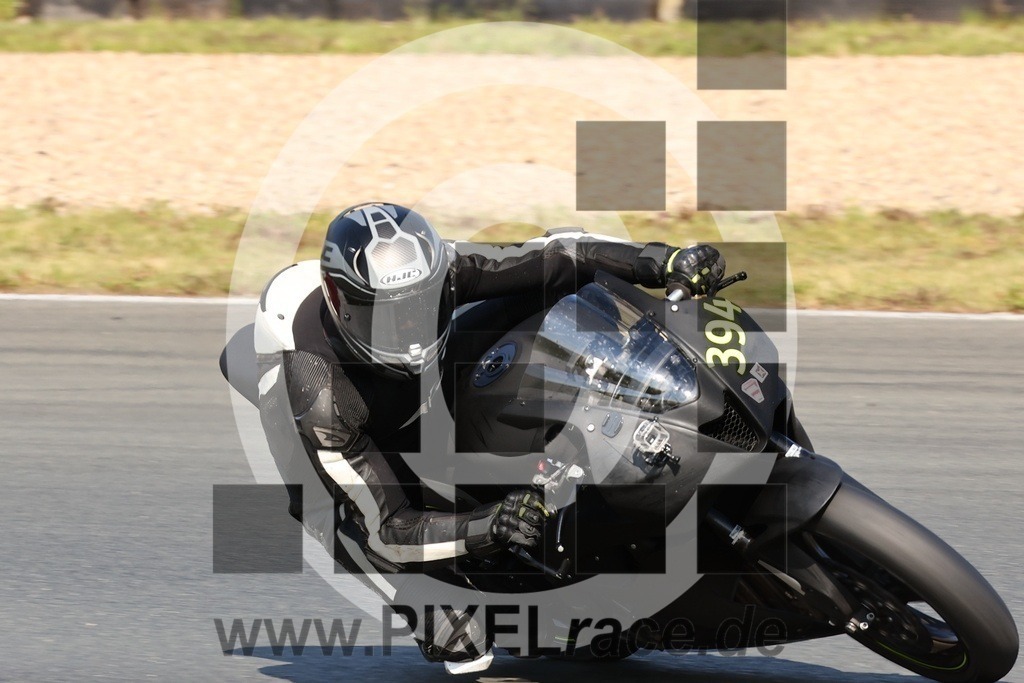 0394-20240720_01638 | Schöne Erinnerungen an spannende Momente - das festzuhalten ist unser Job. PIXELrace.de ist seit 2003 auf den Rennstrecken Europas unterwegs um die Action draußen beim Fahren und die wunderbare Stimmung imm Fahrerlager für euch einzufangen.