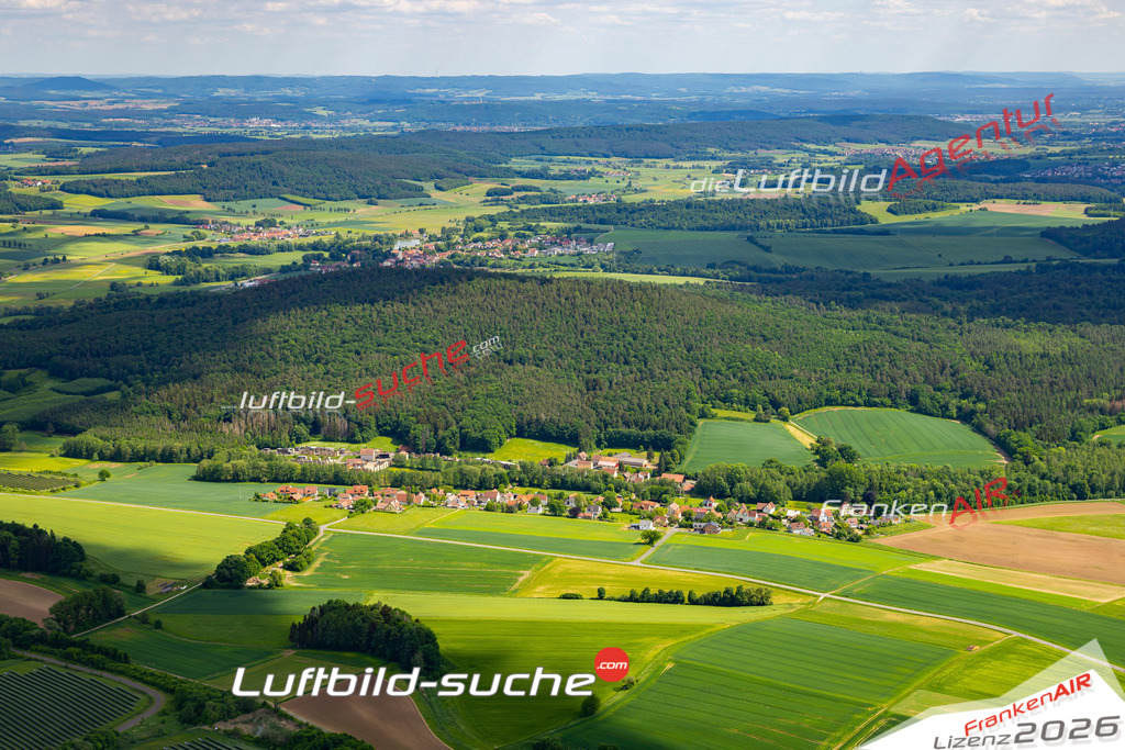 Die Luftaufnahme Eichelberg - Ebern wurde 2022 vom Flugzeug aus (keine Drohne) erstellt. Hohe Auflösung -für große Poster und Wandbilder geeignet - Garantiert!