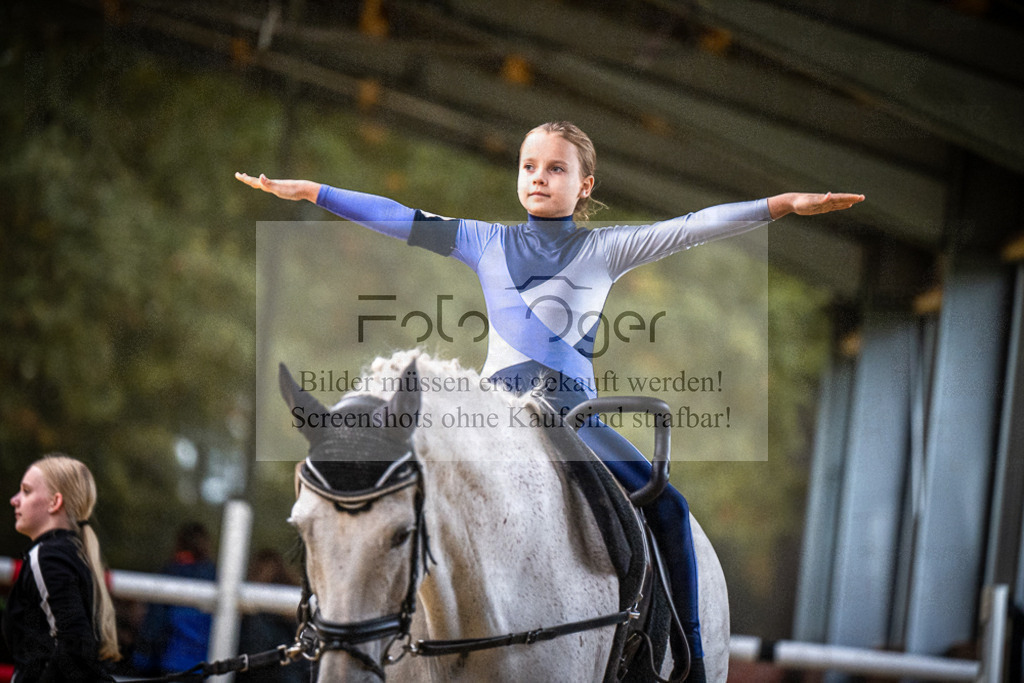 DOS_0088 | Entdecke hochwertige Reitturnierfotos von Foto Oger. Professionell, emotional und authentisch – jetzt Lieblingsmomente im Shop bestellen.Deutschlandweite Turnierfotografie. - Realisiert mit Pictrs.com