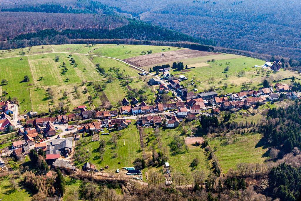 Aerial view: Agricultural fields and arable land in Ratzwiller in the state Bas-Rhin, France. – Photo: IMG_38486.jpg taken on 03/20/2011 by Werner Riehm/FLY-FOTO.com – Resolution of the original: 4752 x 3168 px