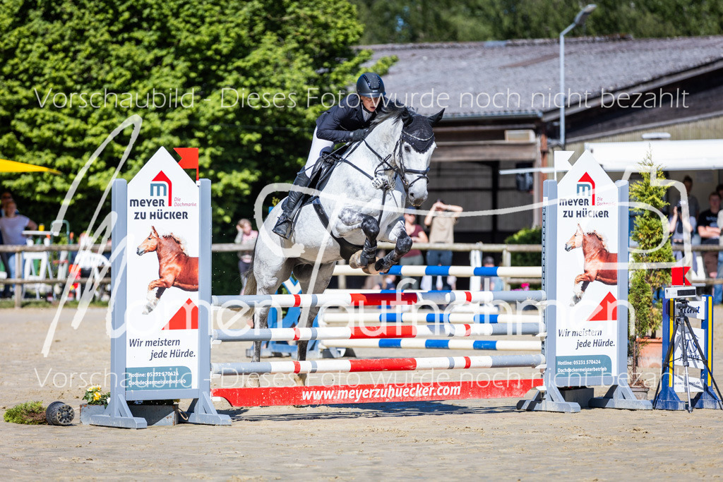 Donop24-A2Spr-063 | MomenTaufnahmen Pferdesportfotos