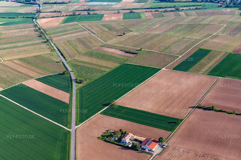 Bioland Weingut Neuspergerhof http://www.neuspergerhof.de | Luftbild: Bioland Weingut Neuspergerhof http://www.neuspergerhof.de in Rohrbach im Bundesland Rheinland-Pfalz in Deutschland. Foto: IMG_131373.jpg vom 07.05.2022 durch ©2025 Werner Riehm fly-foto.de/copyright - Realisiert mit Pictrs.com
