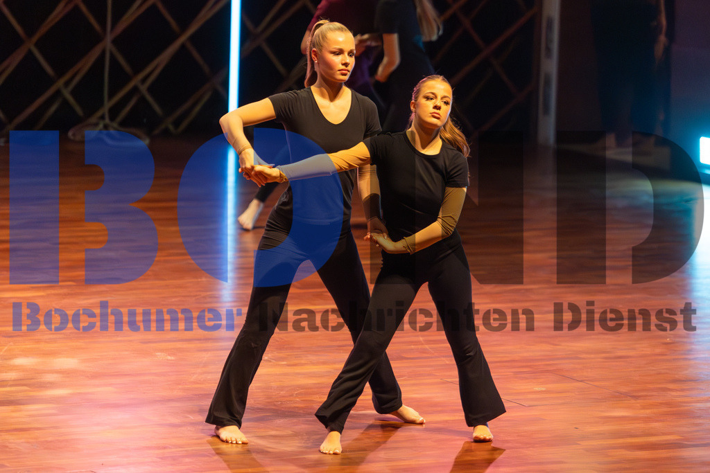 SES_ZWIBOC20250204-28 | bond - Realisiert mit Pictrs.com