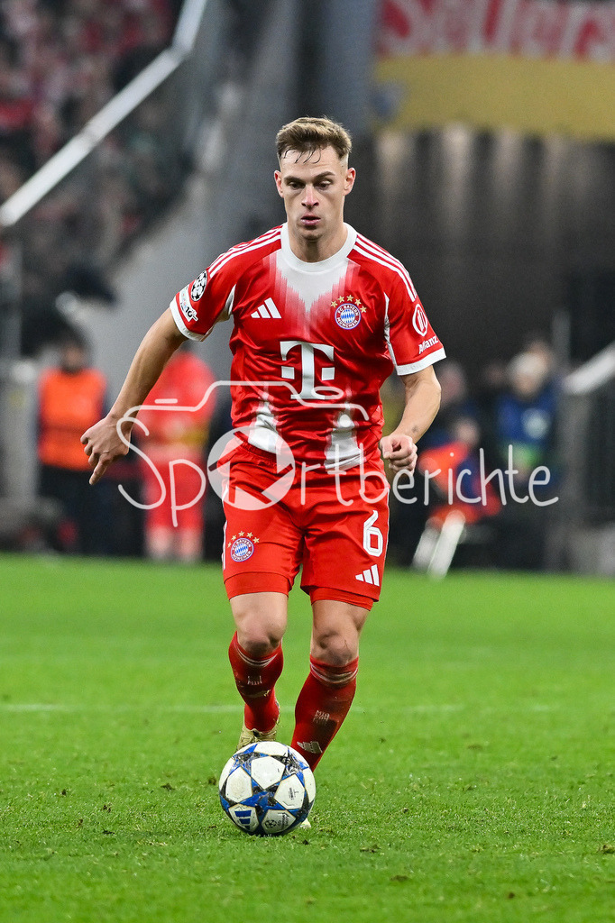 FC Bayern München - Sporting Lissabon | MUNICH, GERMANY - 09. DECEMBER: am Ball Joshua KIMMICH (FC Bayern Munich 6) während dem Match zwischen dem FC Bayern München und Sporting Lissabon am 6. Spieltag der UEFA Champions League Ligaphase in der Allianz Arena