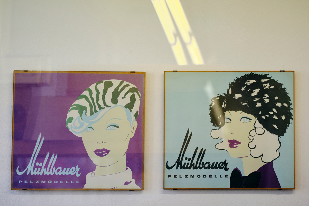 Mühlbauer Hutmanufaktur | WIen, Austria - March 04, 2020; Mühlbauer Hutmanufaktur; altes Werbeplakat an der Wand hängend. - Realisiert mit Pictrs.com