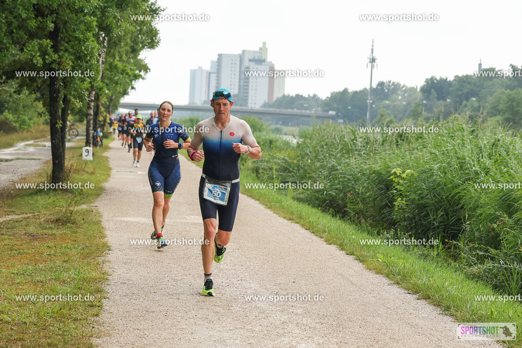 LUR_1618 | 34. M-net Erlanger Triathlon 2025 #erlangertriathlon  #mnettriathlon2025 #mnettriathlon #team #olympischedistanz #mitteldistanz #triathlon #maindonaukanal  #erlangertriathlon2025 #yourpictrs #tv1848 #tv1848erlangen  #triathlonbayern #sportinerlangen #demsportverbunden #sportshot_your_pictrs Copyright: www.sportshot.de