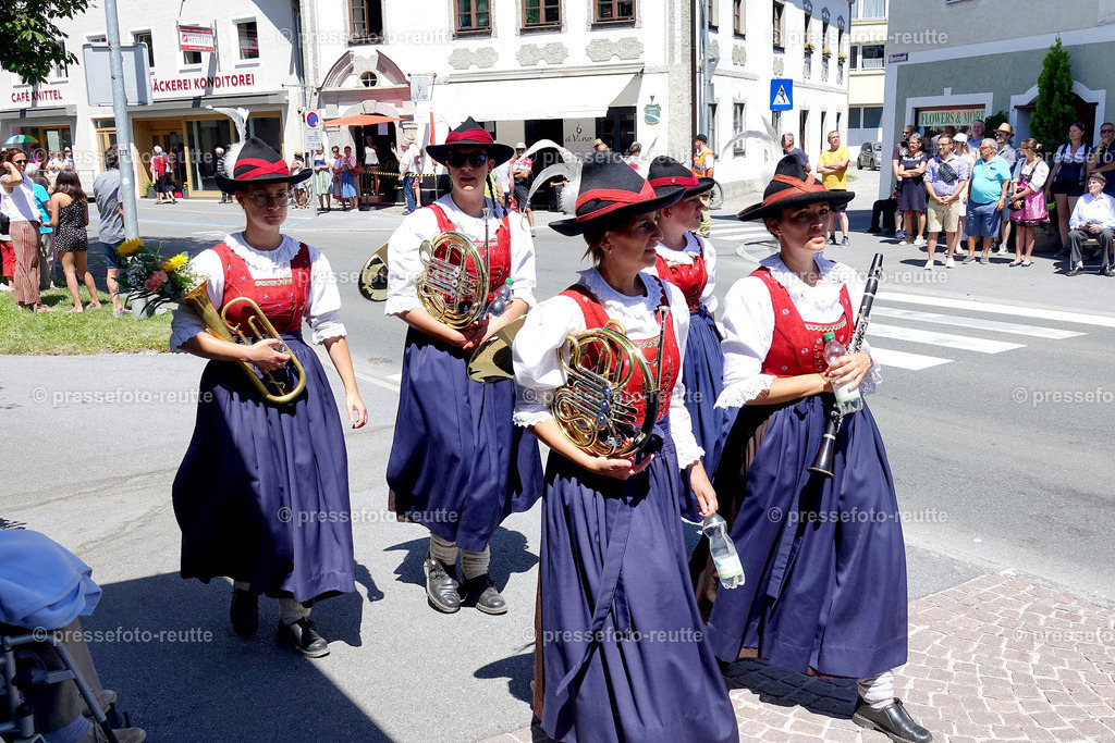 news-2022-Juli17-Musikumzug-Reutte-DSD03046-Zuschauer | Info aus dem Bezirk Reutte/Ausserfern Tirol sowie eine umfangreiche Bilddatenbank über die gesamte Region: Lechtal, Talkessel Reutte, Tannheimertal, Zwischentoren. Lech, Plansee, Zugspitze, Grenztunnel, B179, Fernpassstraße, Verkehr, Lawinen, Tradition, - Realisiert mit Pictrs.com
