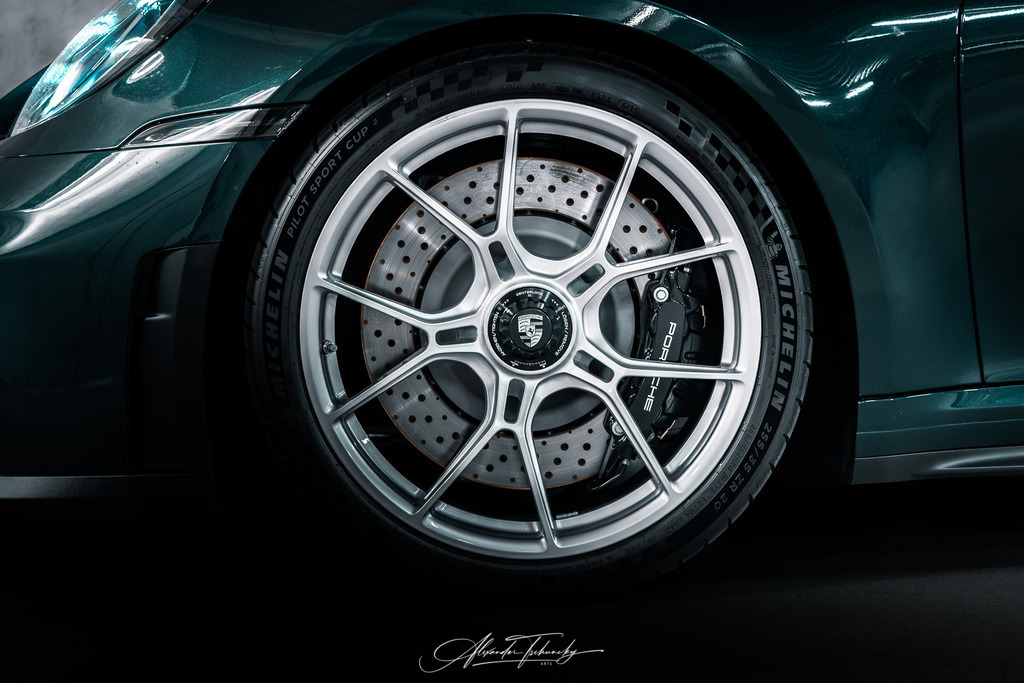 911 GT3 Touring Arlogrünmetallic | Entdecken Sie die faszinierende Welt von Alexander Tschuncky Arts: Kreative Fotografie, atemberaubende Automobilkunst und hochwertiger Bilderdruck. Lassen Sie sich inspirieren! - Realisiert mit Pictrs.com