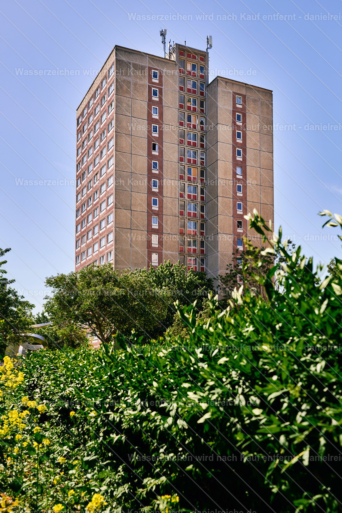 Leipzig Grünau Mitte Blick auf PH16-Bauten Stuttgarter Allee (Sommer 2026) | Leipzig Grünau Mitte Blick auf PH16-Bauten Stuttgarter Allee (Sommer 2026) - Realisiert mit Pictrs.com