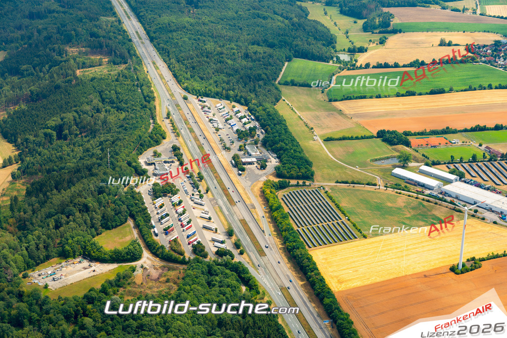 Aktuelles Luftbild von Frankenhöhe Nord Aurach - Die Luftaufnahme wurde 2022 mittels UL-Flugzeug erstellt ( keine Drohne ) - hochauflösende Kamera-Systeme von  Canon -Beste Qualität - Für grossformatige Ausdrucke geeignet. Die Geschenkidee !