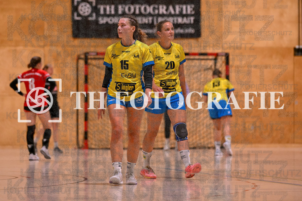 GER, SG Maulburg/Steinen - SV Allensbach 2, Frauen-Handball, Oberliga Suedbaden, 1. Spieltag, Saison 2024/2025, 28.09.2024 | Lea Scharpf (SV Allensbach 2, #15), Ines Ofterdinger (SV Allensbach 2, #20)GER, SG Maulburg/Steinen - SV Allensbach 2, Frauen-Handball, Oberliga Suedbaden, 1. Spieltag, Saison 2024/2025, 28.09.2024Foto: TH Fotografie/Thomas Hess