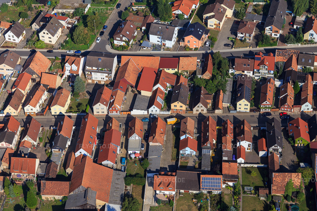 Luftbild: Rheinstraße aus Süden in Kandel im Bundesland Rheinland-Pfalz in Deutschland. Foto: IMG_094975.jpg vom 24.09.2016 durch Werner Riehm/FLY-FOTO.de