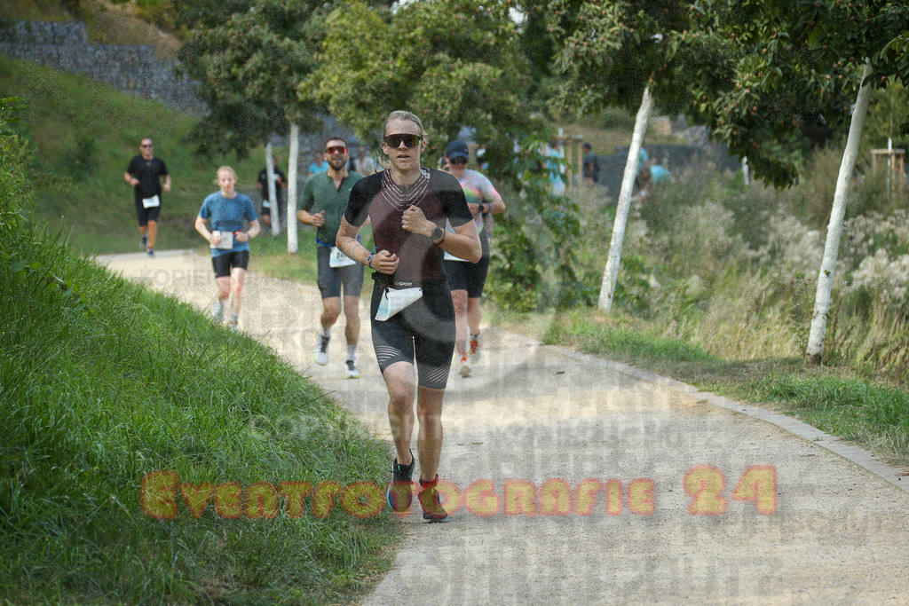 250824_1441_EX1_7136 | Sportfotografie im Rhein-Sieg Kreis, Köln, Bonn, NRW, Rheinland Pfalz, Hessen, etc. Unser Tätigkeitsfeld umfasst den Laufsport vom Volkslauf über den Marathon, Duathlon, Triathon bis zum Ultralauf wie Kölnpfad Ultra oder Schindertrail.